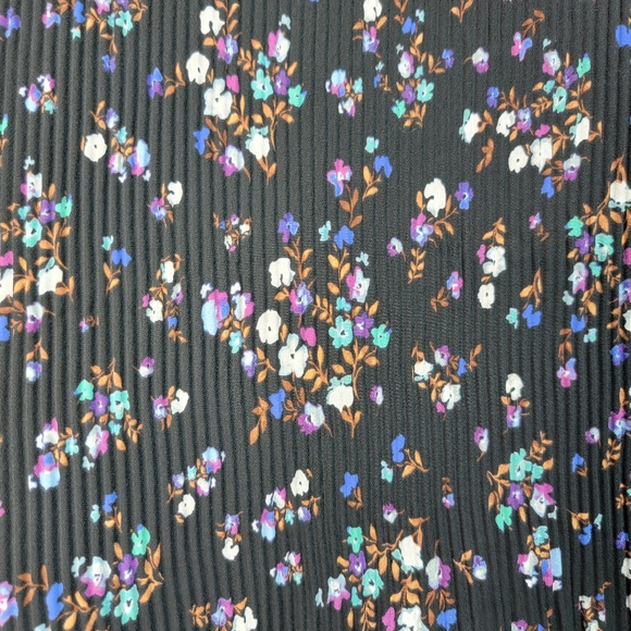 J Jill Wearever Women's Black Floral Accordian Pleated Back Shirt Size Large. - Picture 8 of 8